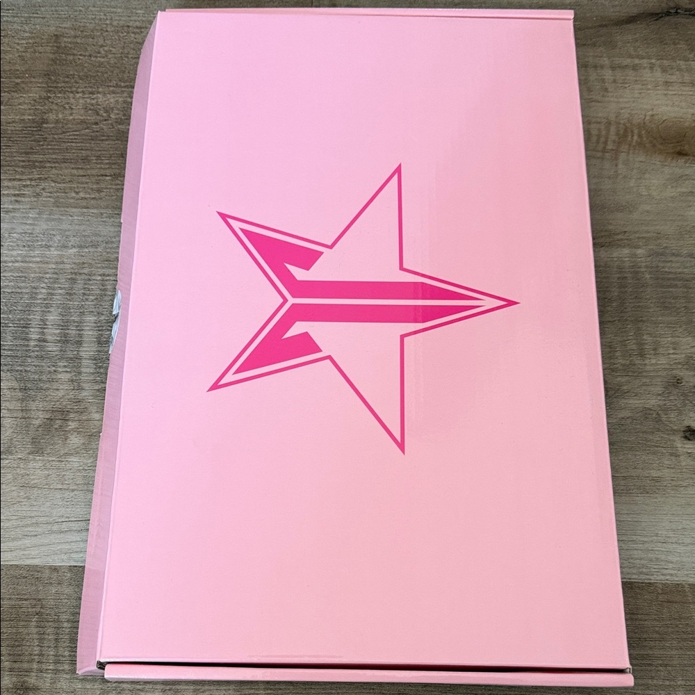 Jeffree Star Soft Touch White Marble Star Mirror - Picture 3 of 3